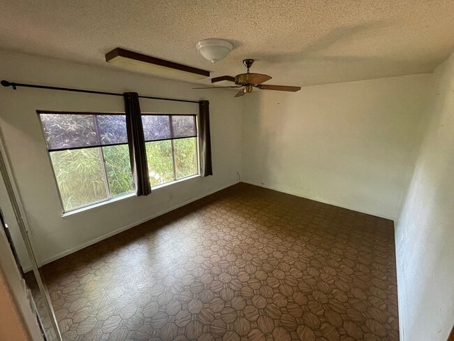 Building Photo - Paradise Oasis-3 bed 2 bath home, Back yard, covered deck, garage, no cats