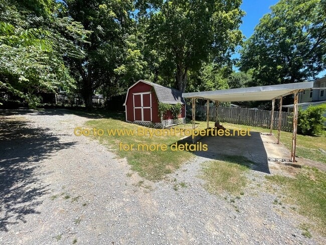 Building Photo - 1511 McGavock St