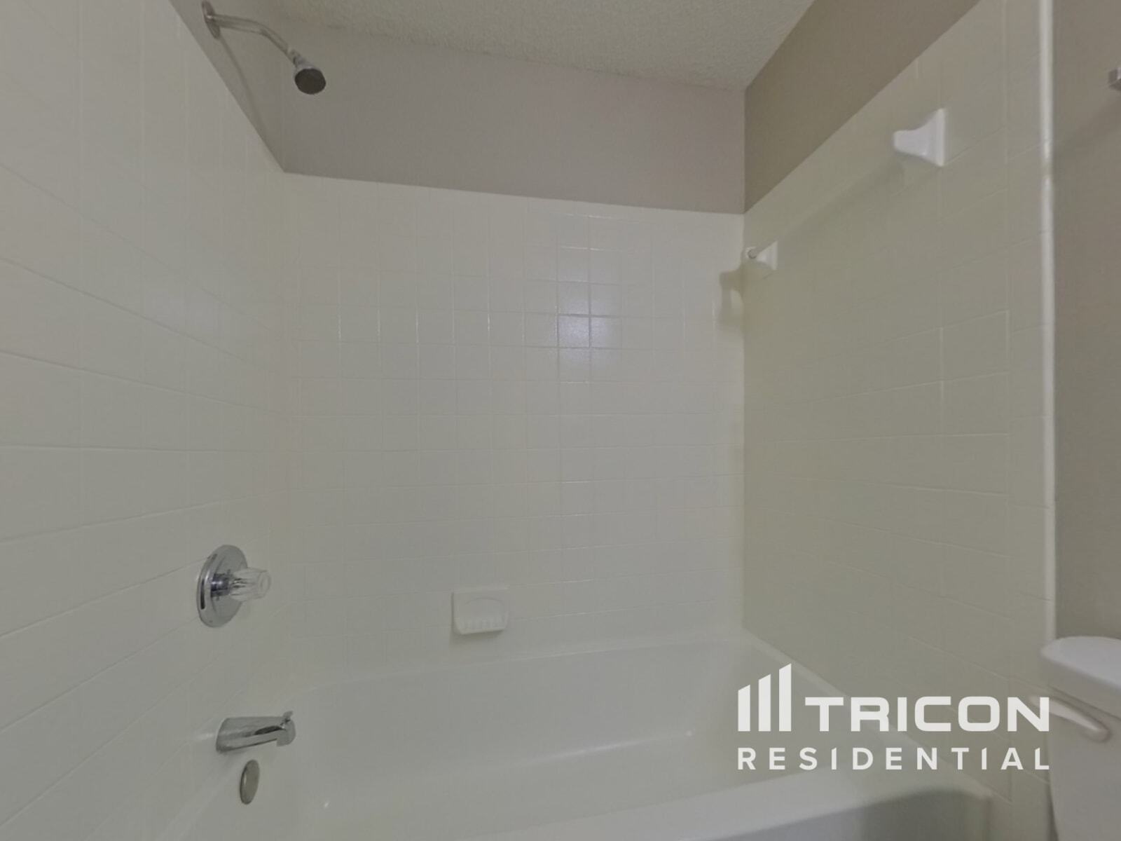 Building Photo - 201 Raintree Dr