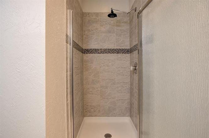 Building Photo - 9023 N Rockwell Dr