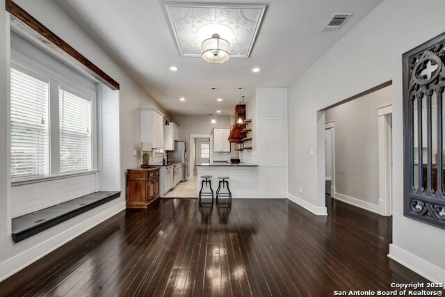 Building Photo - 612 Hunstock Ave