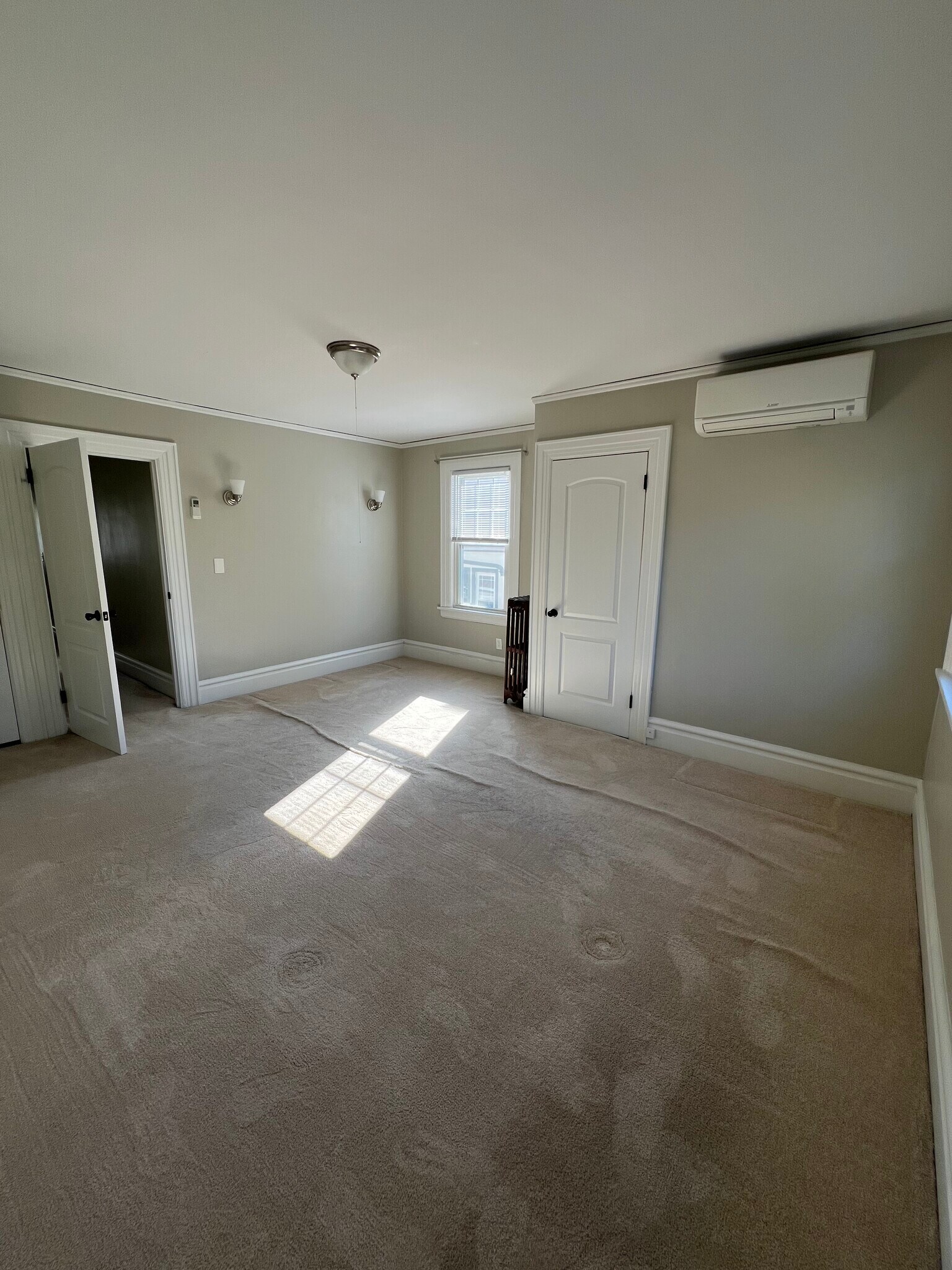 Building Photo - 24 Bellevue Place