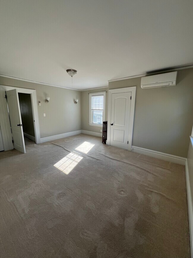 Building Photo - 24 Bellevue Place