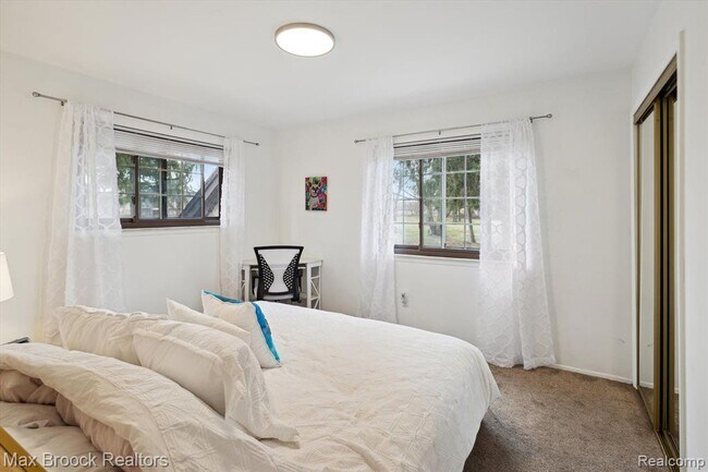 Building Photo - 1131 Indianwood Trail