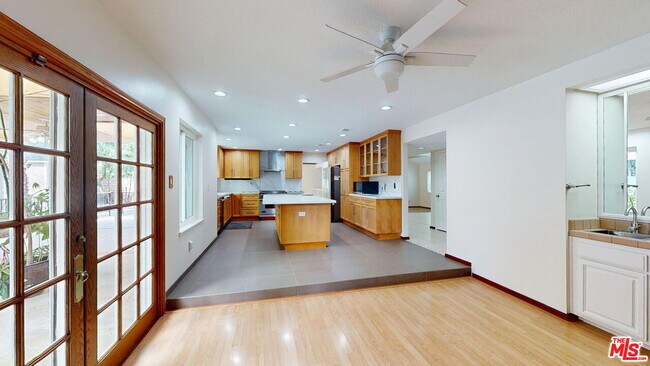 Building Photo - 7814 Woodhall Ave