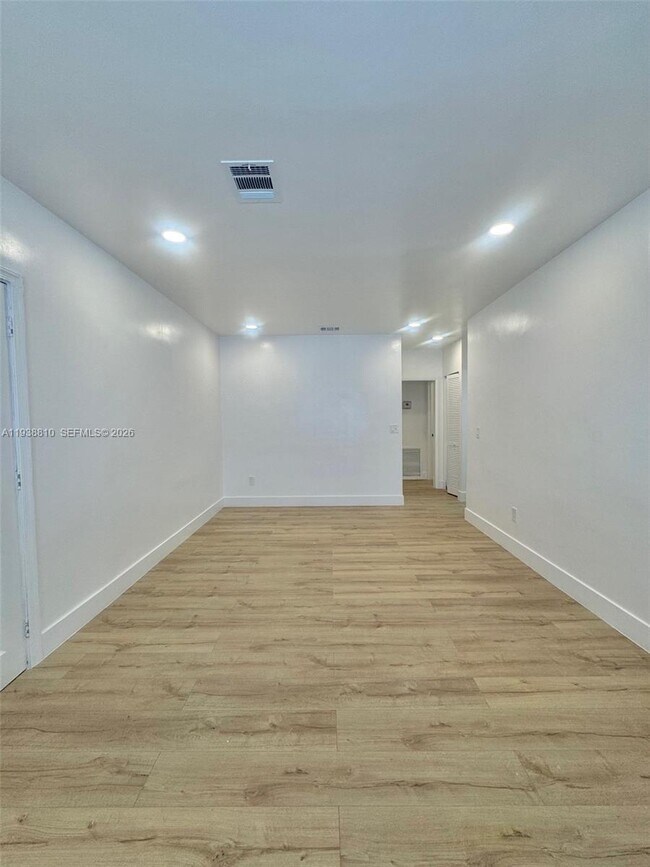 Building Photo - 530 NE 71st St