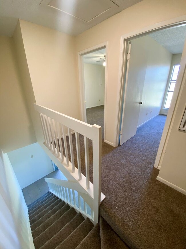 Building Photo - 128 Hayter St