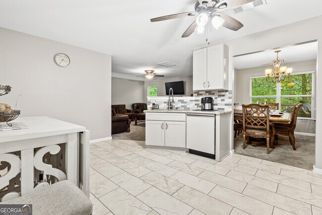 Building Photo - 7155 Laurel Creek Dr