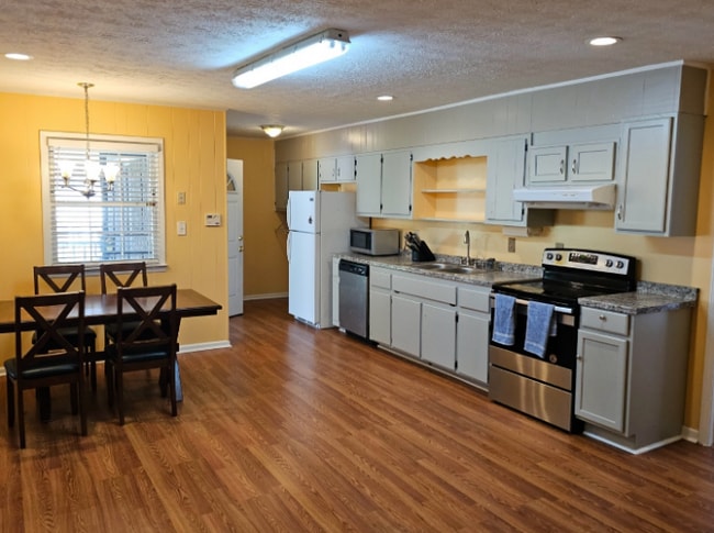 Building Photo - 6116 Evans Dr