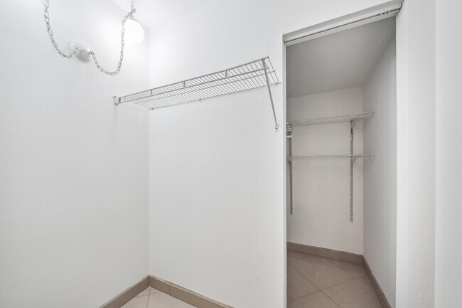 Building Photo - 2878 Donnelly Dr