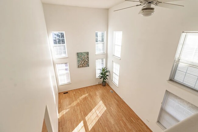 Building Photo - 1357 Newport St