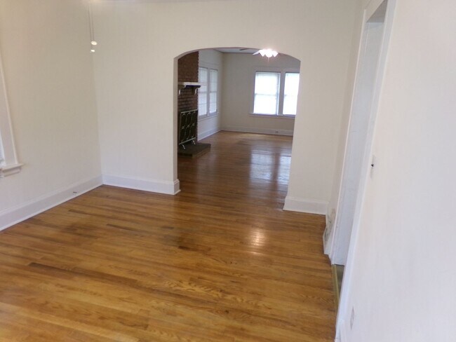 Building Photo - Spacious 3-Bedroom 2-Bathroom Home