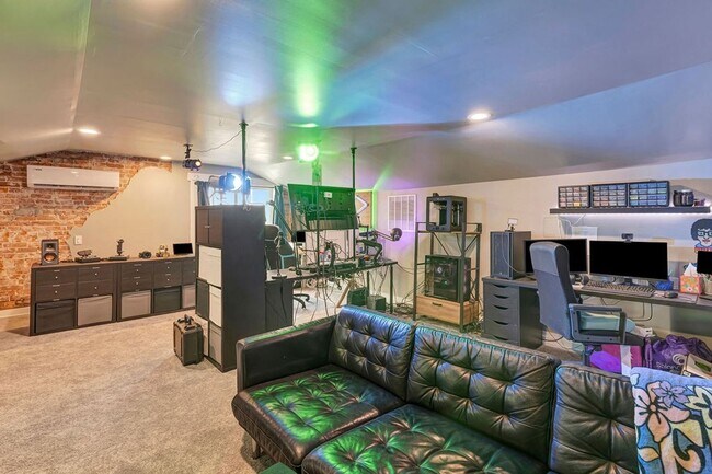 Building Photo - Charming 3BR Duplex in Covington