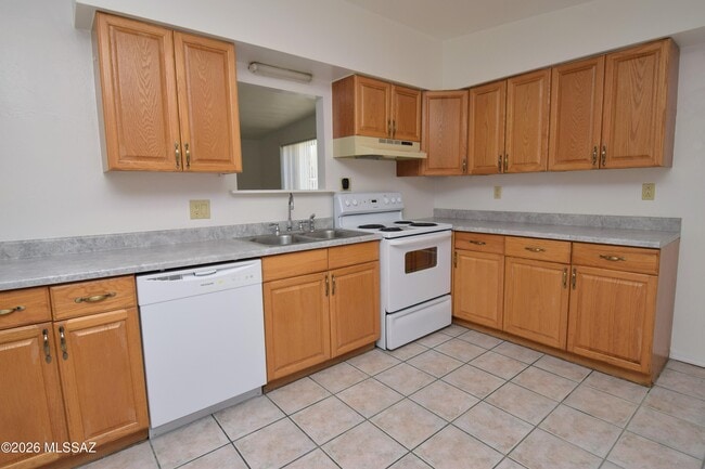 Building Photo - 3156 N Vista Del Forte Dr