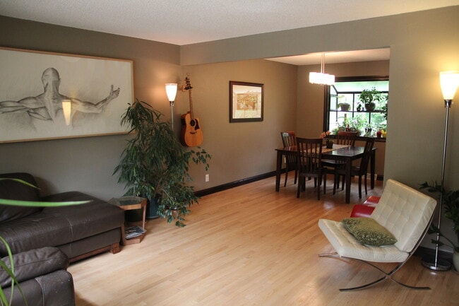 Building Photo - 1640 Quincent St