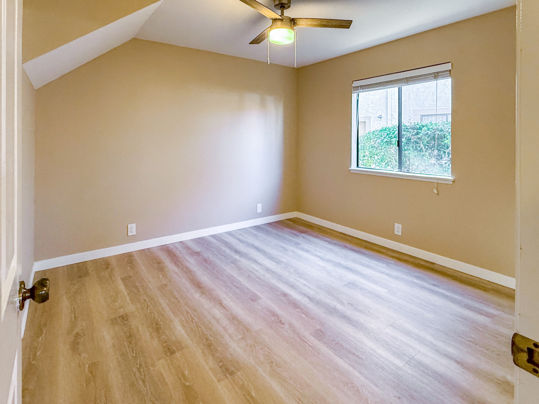 Large 3rd bedroom - 3086 Corte Trabuco