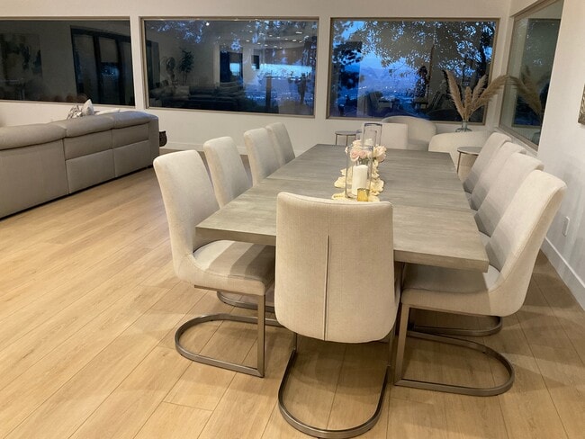 Building Photo - 1907 Maginn Dr