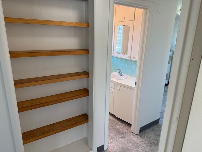 Building Photo - Large upstairs 2 bedroom apartment!