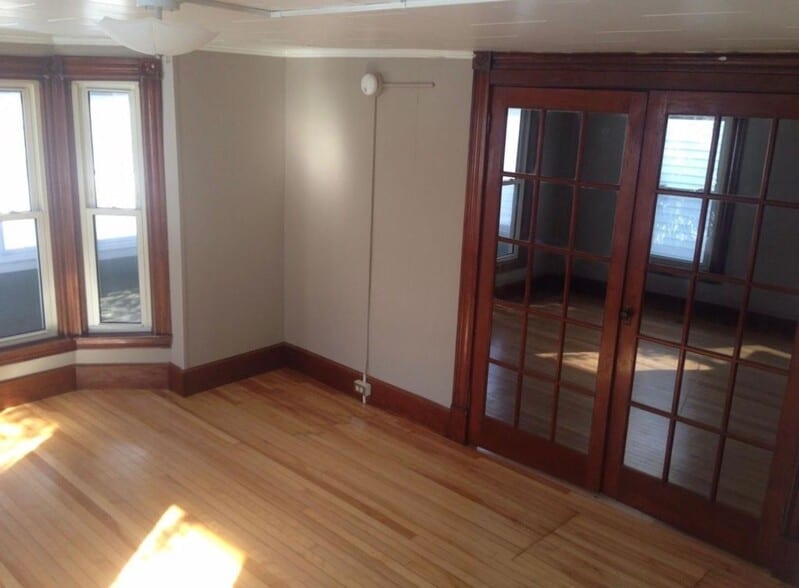 Building Photo - 257 S Main St