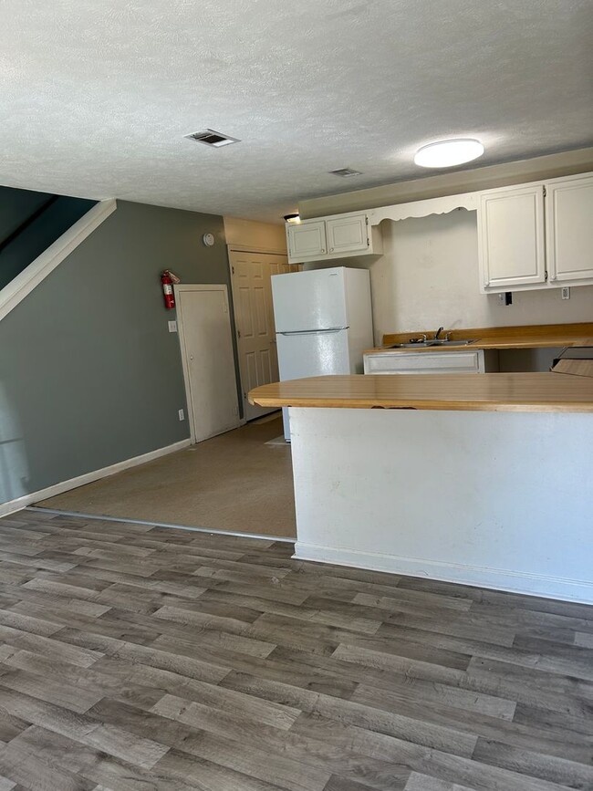 Building Photo - Renovated 3 Bedroom 2 Bath Home for Rent!