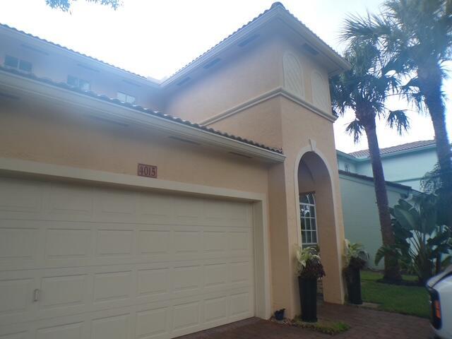 Building Photo - 4015 NW Deer Oak Dr