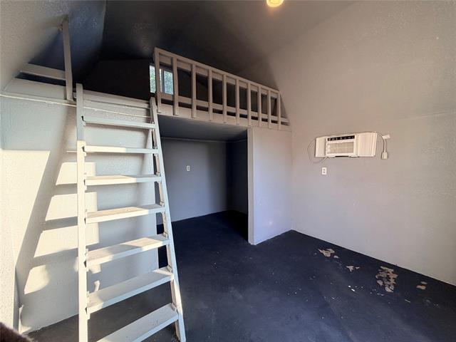 Building Photo - 7205 Windcrest Ct E