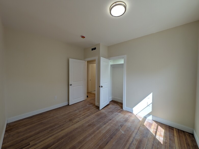 Building Photo - 5 Lowell Cir