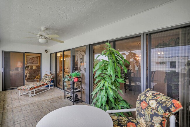 Building Photo - 330 SE 20th Ave