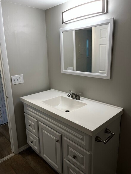 Building Photo - 1 Bed/1 Bath - Unit C1