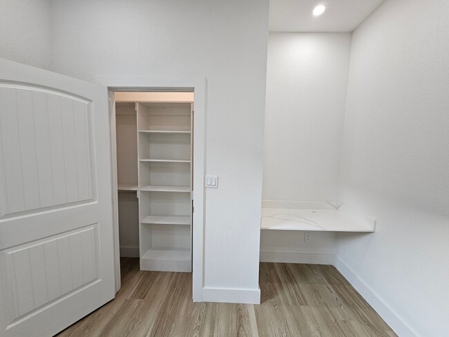 Building Photo - Ready for immediate move in!