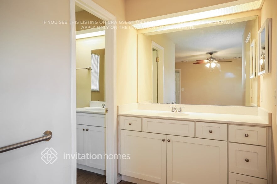 Building Photo - 8438 Sand Point Dr W