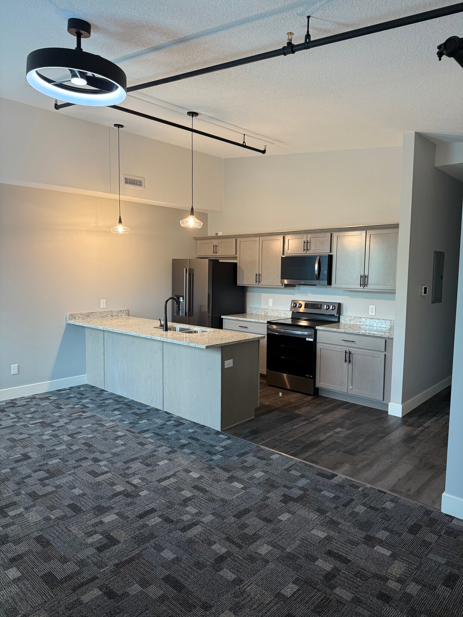 Apt 205 - 121 E Wooster St