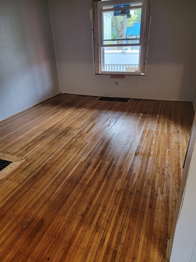 Building Photo - 734 Dewey Ave