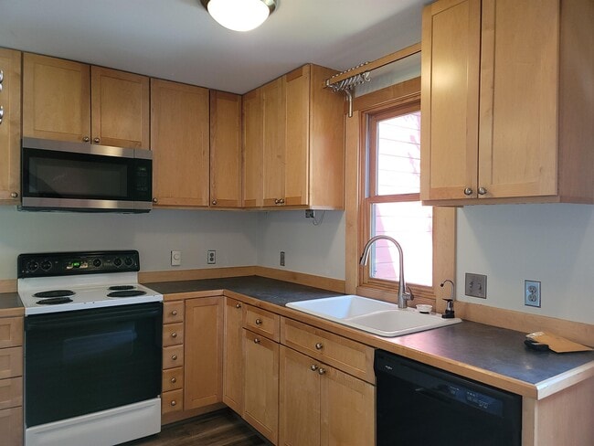 Building Photo - 1040 Smith Ln