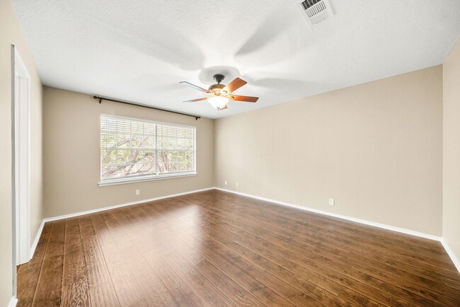 Building Photo - Spacious 4-Bed Home with Island Kitchen, Fireplace & Fenced Yard in San Antonio – 2,143 Sq Ft