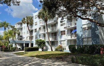 Building Photo - 470 Executive Center Dr