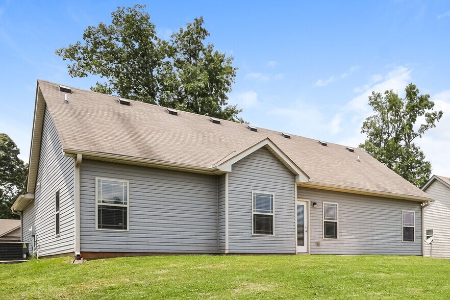 Building Photo - 547 Joneus Dr
