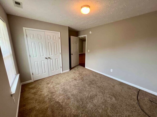 Building Photo - 3 Bed 2 Bath Brick Ranch *Fenced Backyard* in Christiana