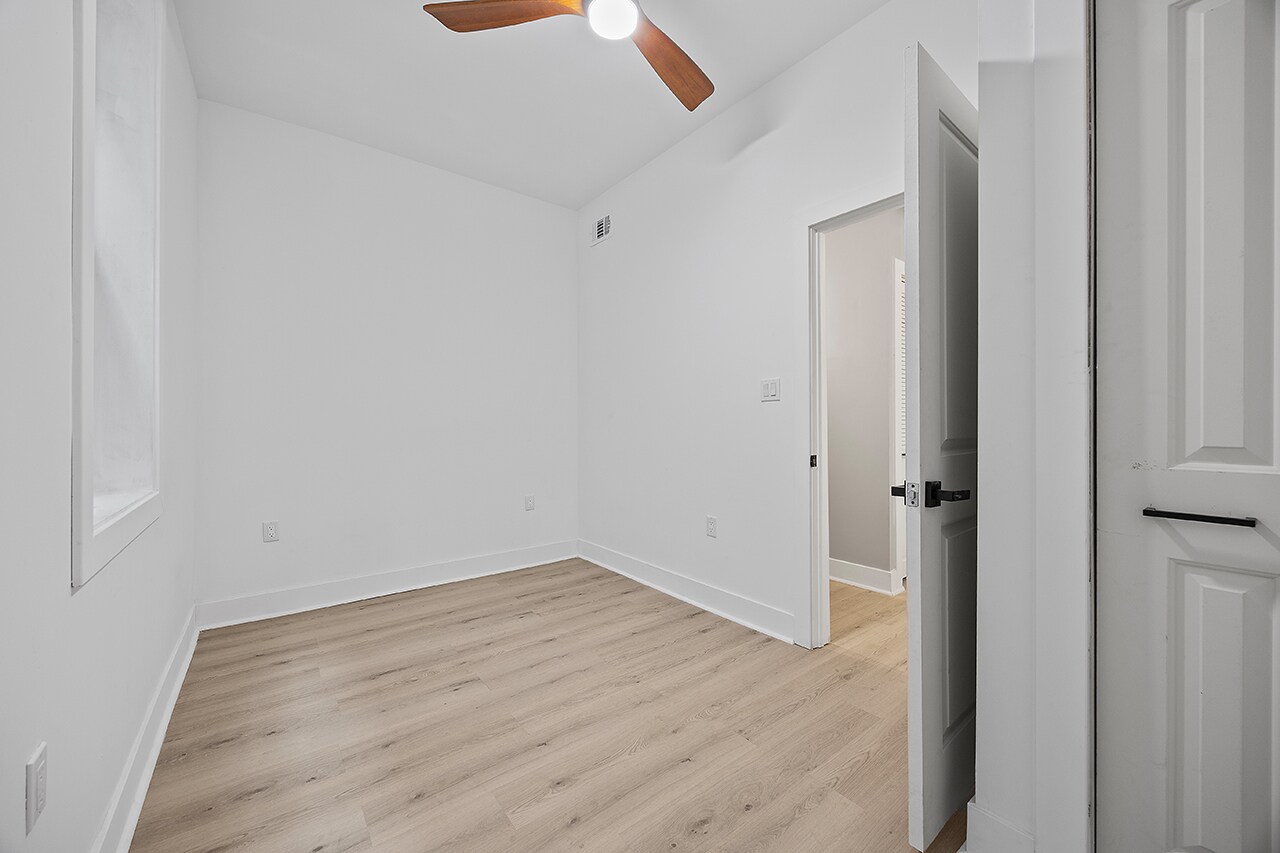 Building Photo - 1109 E Carson St