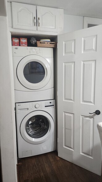 Building Photo - 311 E 6th Ave