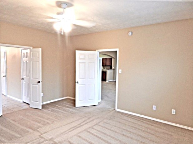 Building Photo - 22211 Hesse Ct