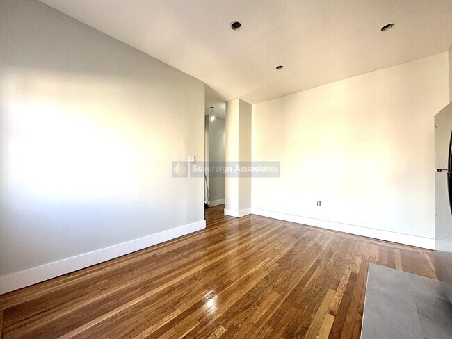 Building Photo - 564 West 189th