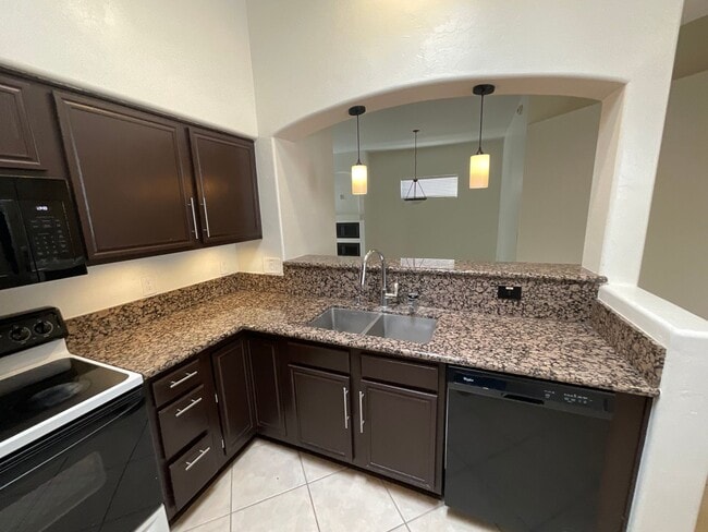 Building Photo - Gated community near Sabino Canyon/Tangue Verde