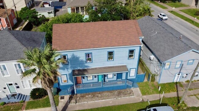 Building Photo - 805 10th St