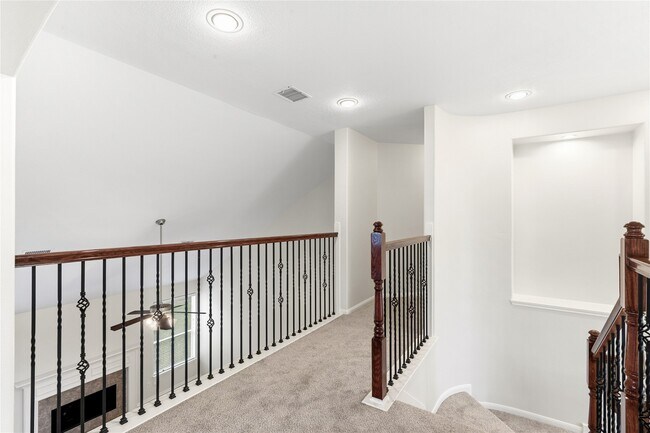 Building Photo - 6211 Stone Hill Rd