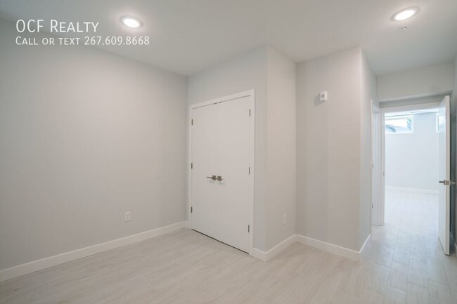 Building Photo - Grays Ferry Three Bedroom with Private Patio