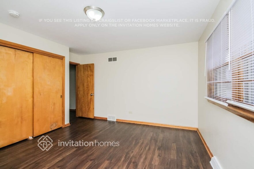 Building Photo - 787 E 163rd Pl