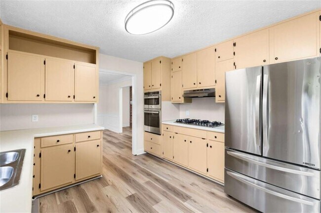 Building Photo - 2250 Ridge Forest Dr