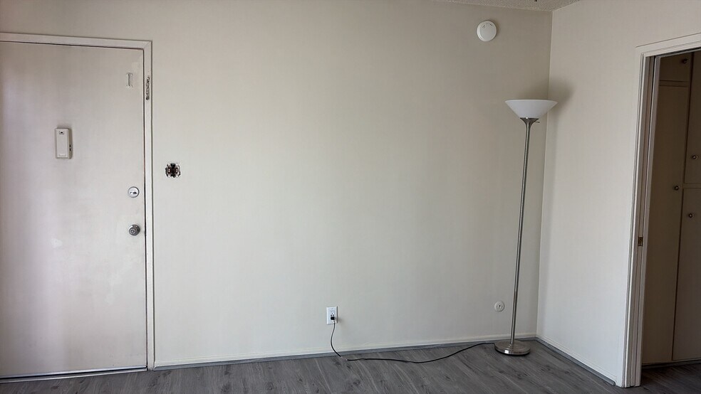 Building Photo - 1286 W 36th St