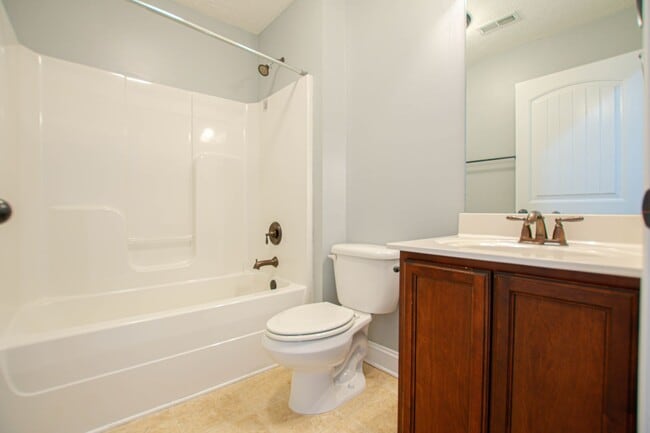 Building Photo - Pet Friendly Three Bedroom!